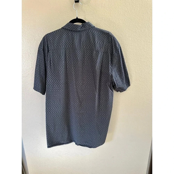 Hurley Men's Gray Button Down Shirt, gray short sleeve shirt,‎ button down skirt - Picture 2 of 7
